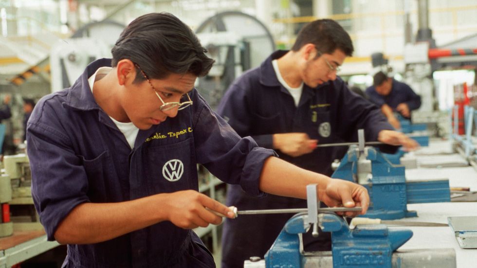 Las ventas en China caen y Volkswagen reduce su producción