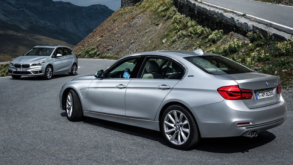 Nuevos BMW 225xe y 330e, la era del híbrido enchufable