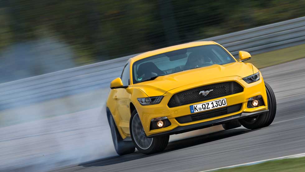 Ford Mustang, un coche con mucho ruido y humo