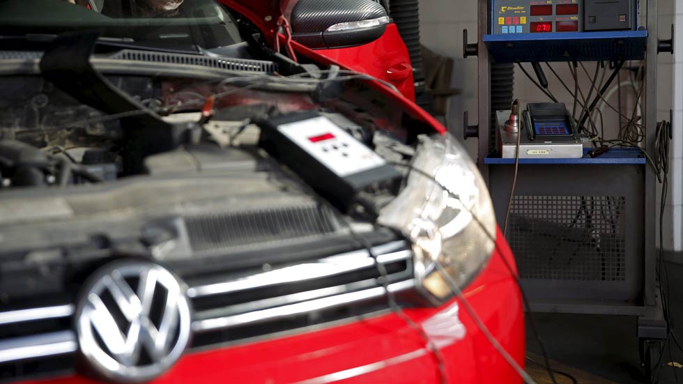 Europa pide investigar las emisiones de los coches
