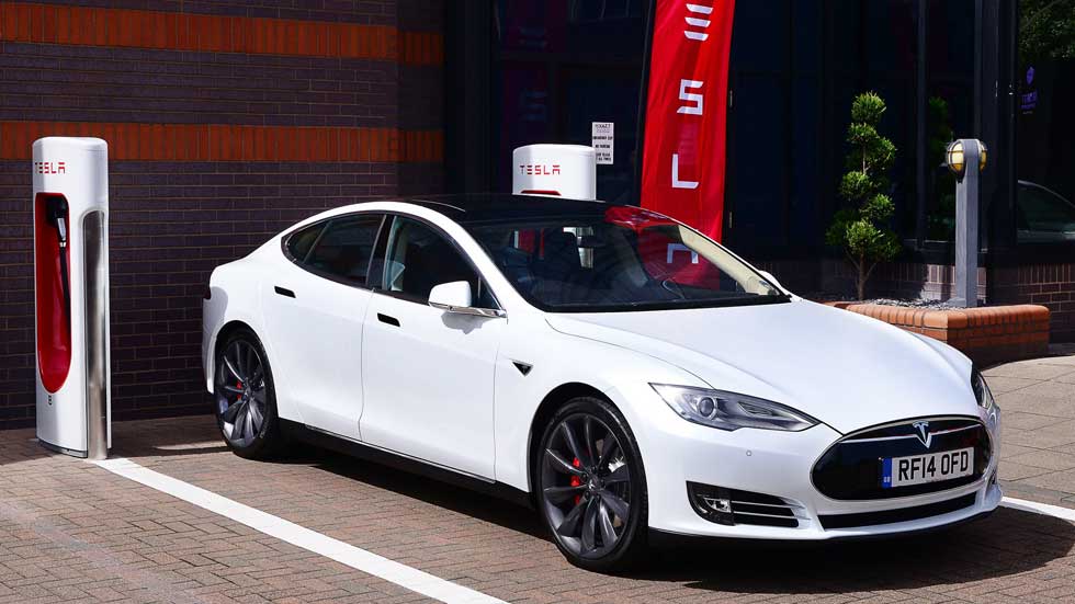 Tesla fabricará coches en Europa