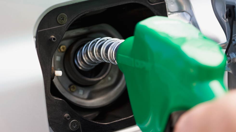 El consumo real de un coche de gasolina supera en un 50% al oficial