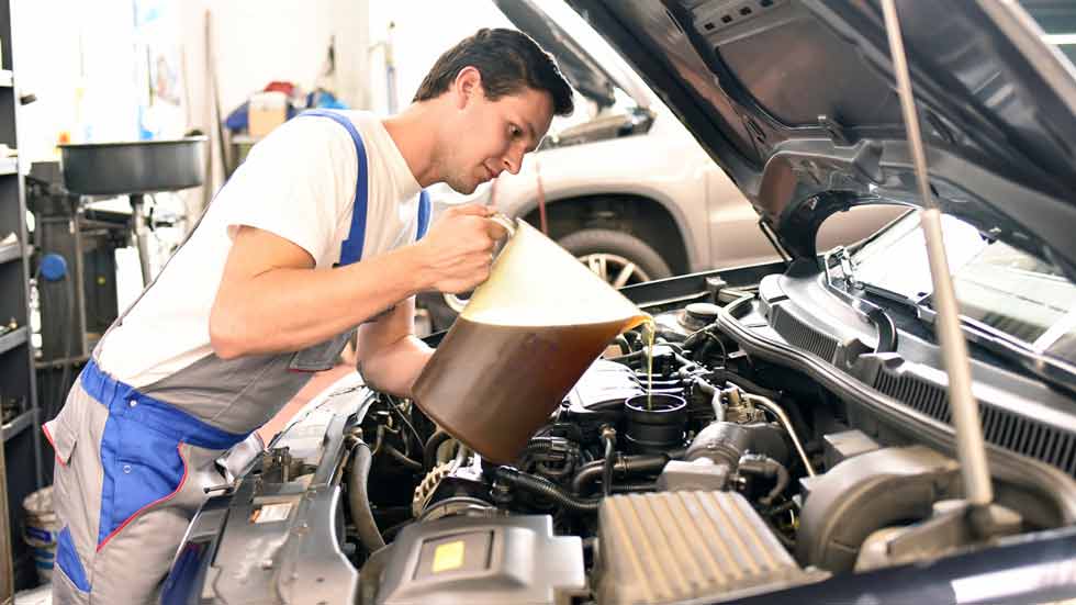 El aceite del coche se cambia por kilometraje o por tiempo? Los