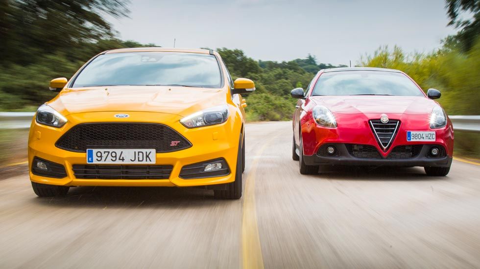Alfa Romeo Giulietta Quadrifoglio Verde contra Ford Focus ST