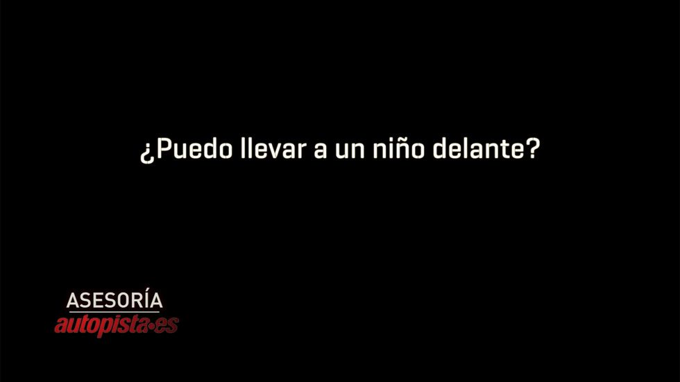 ¿Puedo llevar a un niño en el asiento delantero?