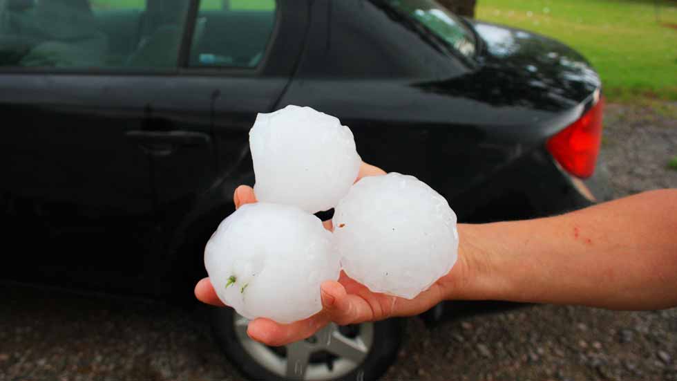 El granizo destroza mi coche. ¿Quién me lo arregla?
