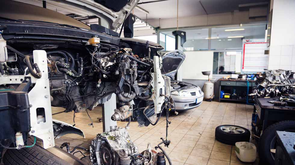 Talleres ilegales de coches: cada vez más anuncios en Internet