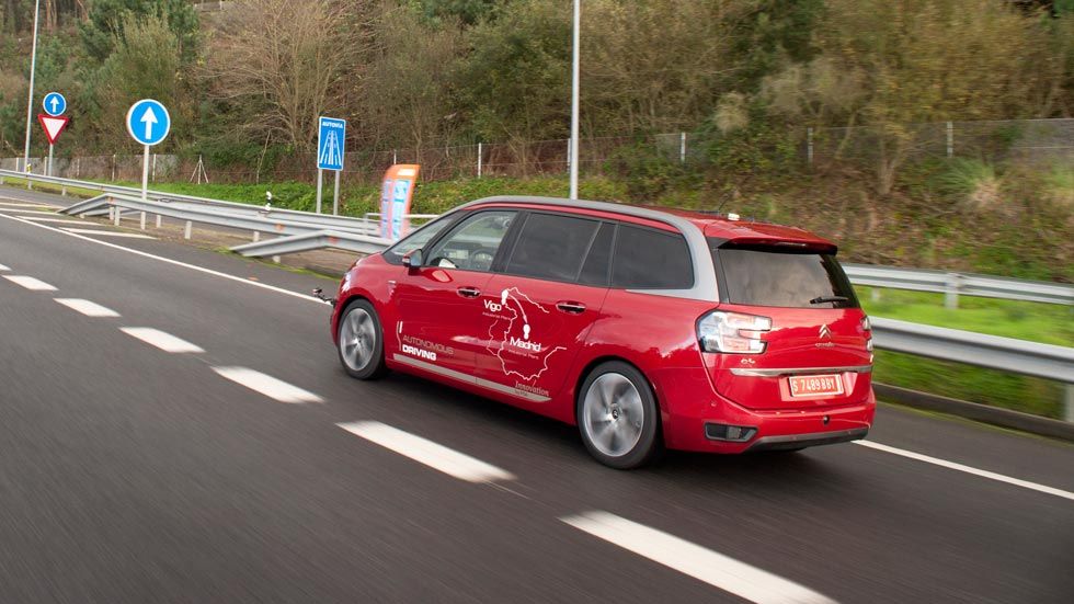 Un coche autónomo recorre por primera vez las carreteras de España