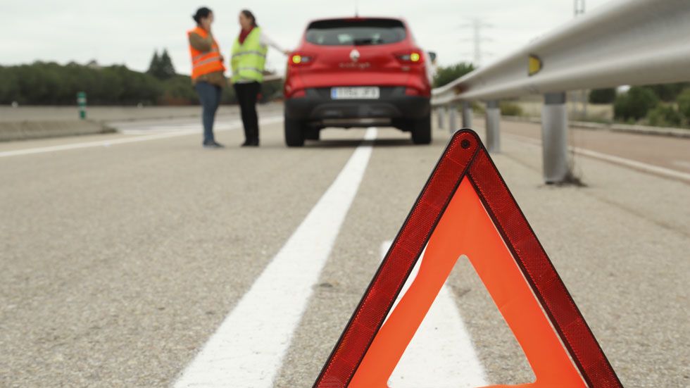 Cómo actuar si tienes una avería en carretera con el coche