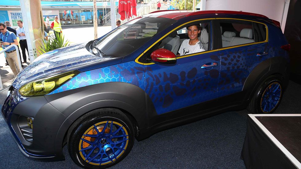Rafa Nadal se sube en el nuevo Kia X-Car