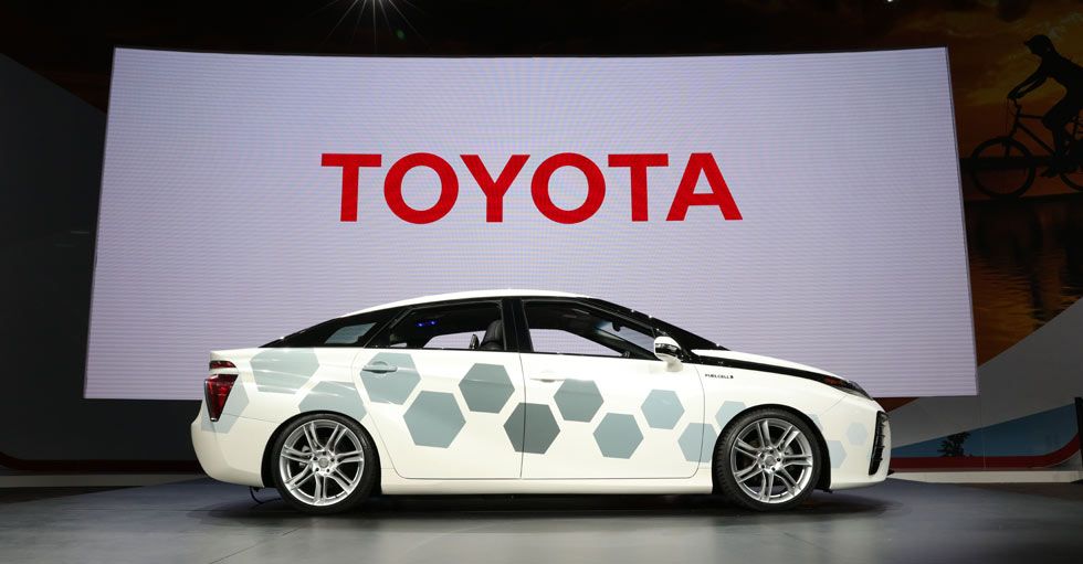 El Toyota Mirai de hidrógeno, con conexión satélite