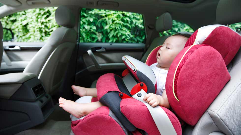 Niños en el coche, 5 momentos de inseguridad en caso de accidente
