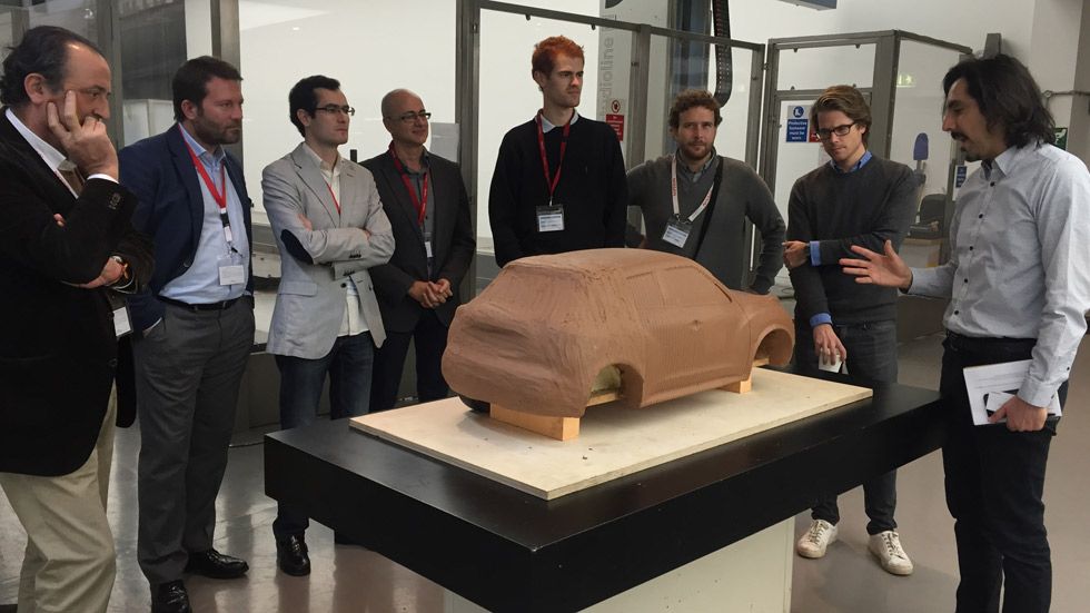 El vicepresidente de Diseño de Nissan Europa recibe a los ganadores del Concurso de Diseño