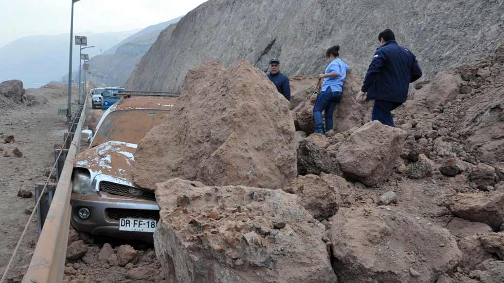 Cómo actuar al volante de un coche si te sorprende un terremoto