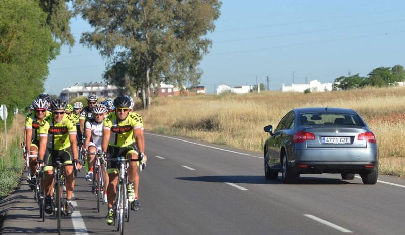 Mucho que mejorar en los adelantamientos a ciclistas