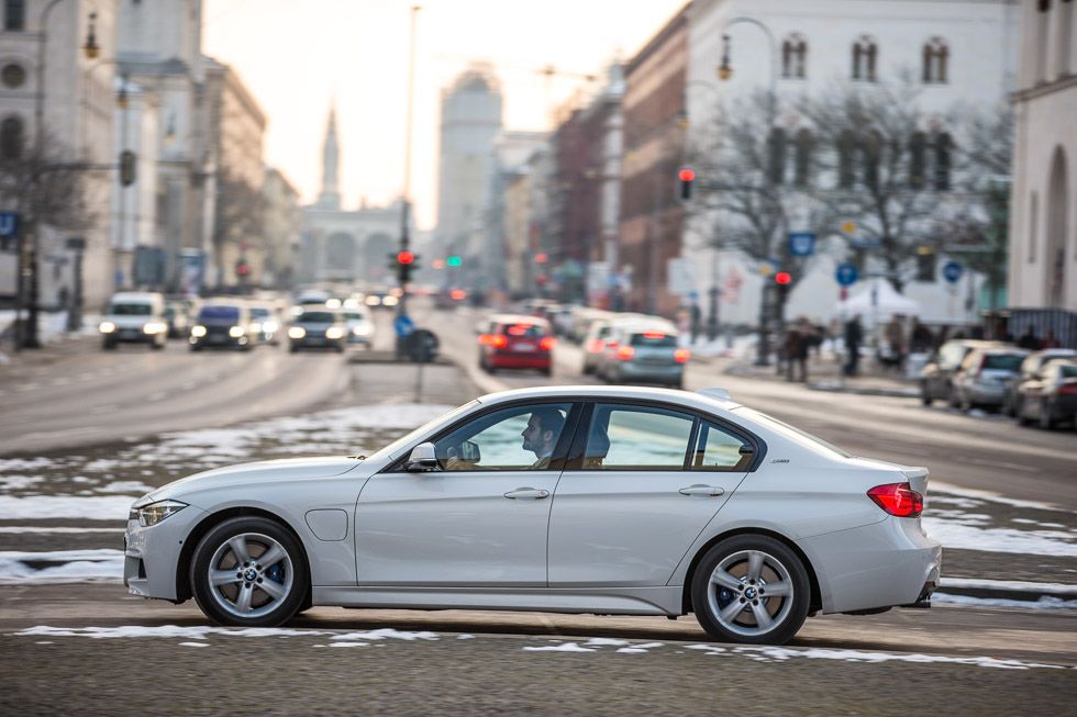 BMW 330e, autonomía eléctrica para el híbrido de la Serie 3