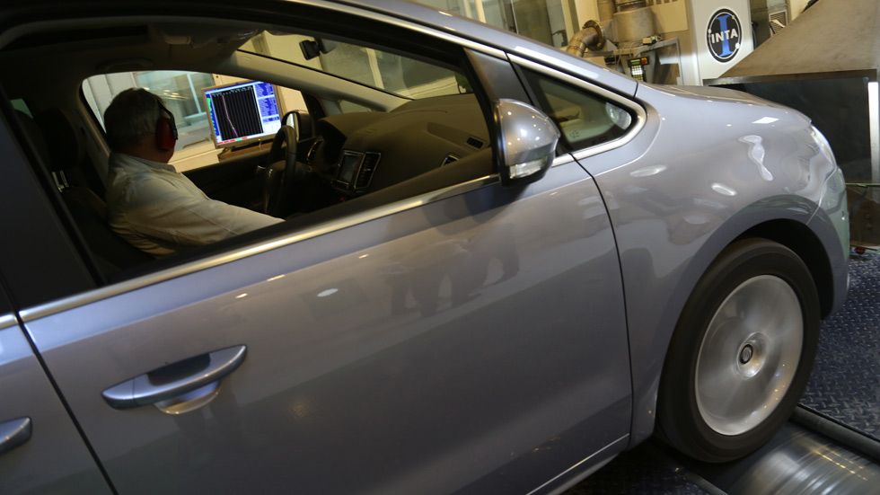 Europa permite que los coches emitan más NOx que el homologado