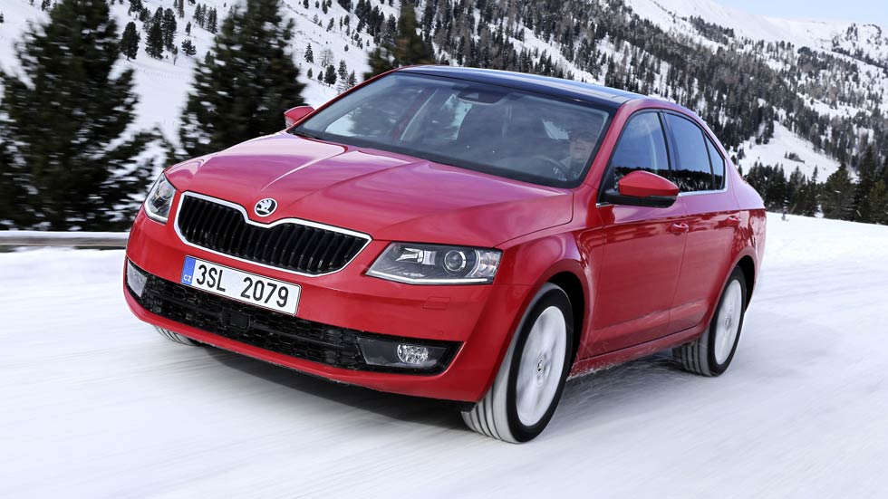 Skoda Octavia RS 4x4 2016, así 'baila' sobre la nieve (vídeo) Skoda Octavia RS 4x4 2016, así 'baila' sobre la nieve (vídeo)