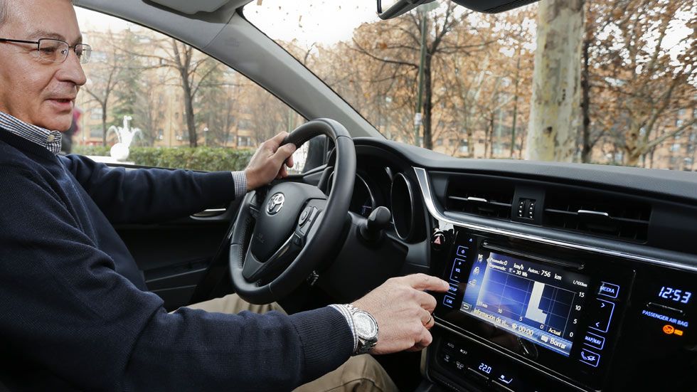 El Toyota Auris Hybrid te acostumbra a rodar sin ruido