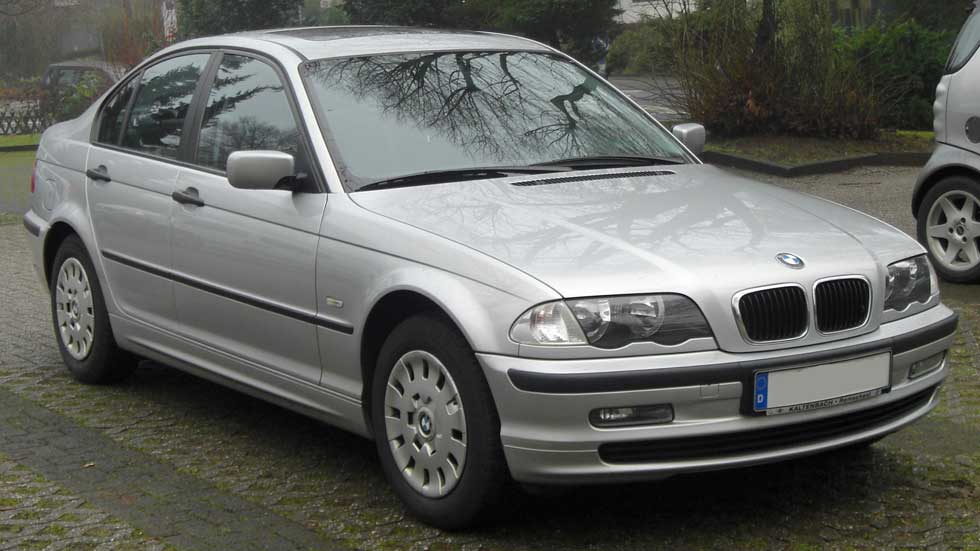 Dudas: ¿por qué pueden fallar los lavafaros del coche?