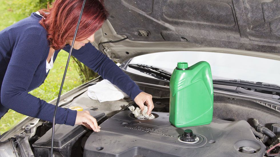 Cómo dejar reluciente el motor de tu coche