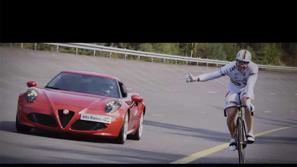 ¿Puede un súper campeón de ciclismo batir al Alfa Romeo 4C? Vídeo