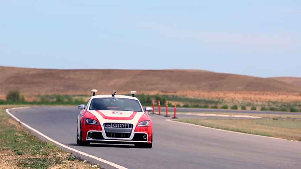 ¿Puede un coche autónomo rodar rápido en circuito? Mira el vídeo...