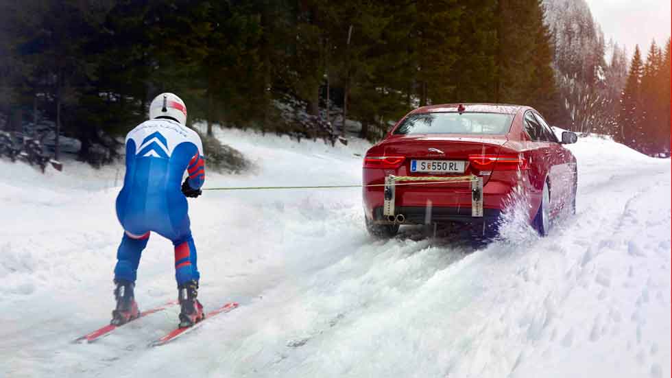 Jaguar y el esquiador Graham Bell, a por el récord del mundo de velocidad sobre esquís (vídeo)