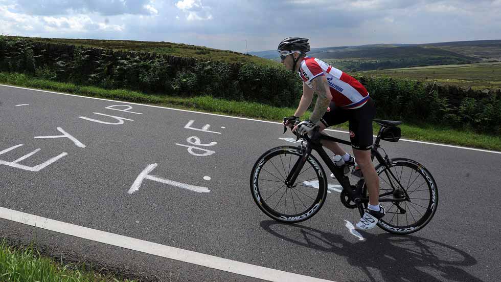 16 tramos nuevos y más seguros de carreteras para ciclistas