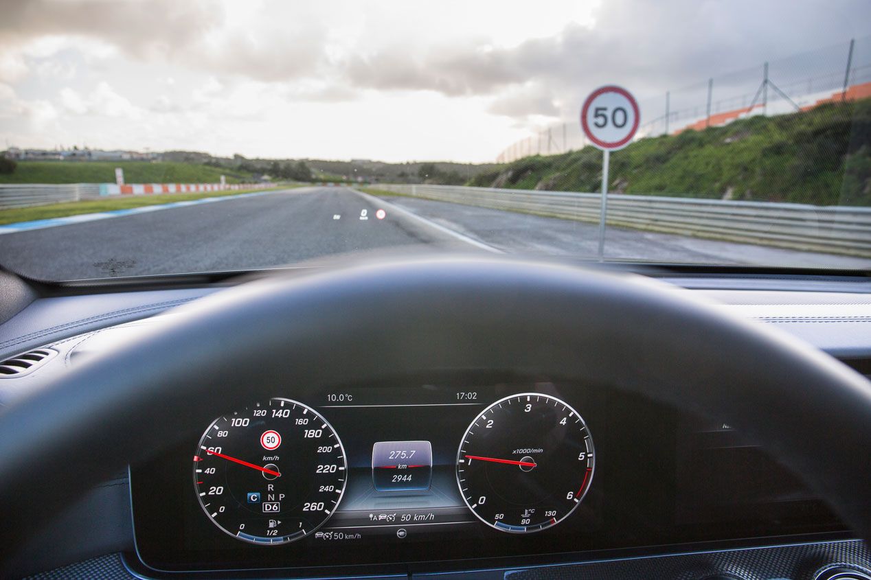 El Mercedes Clase E de conducción semi-autónoma, a prueba