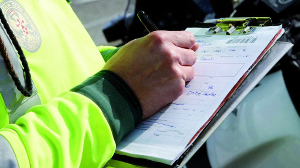 Condenado un policía por vengarse de una mujer con 800 euros en multas falsas