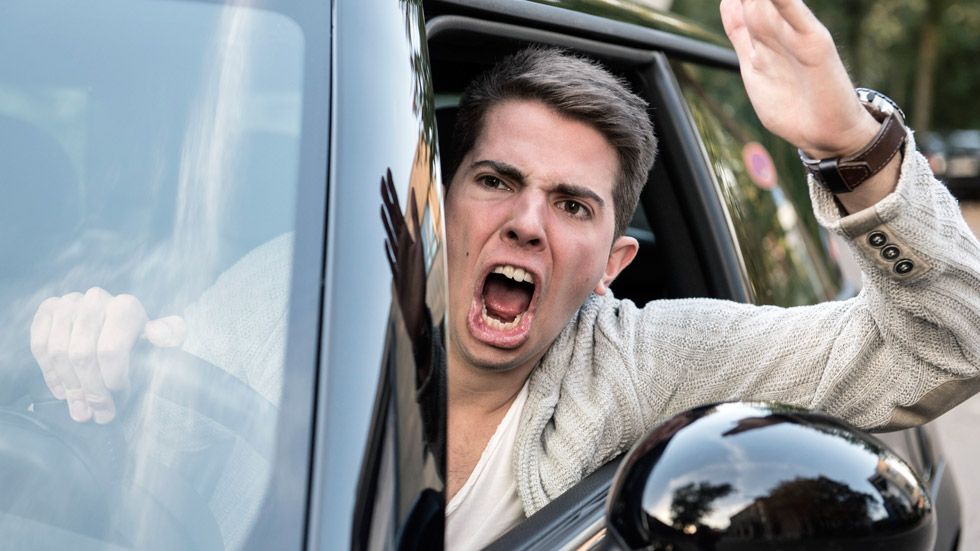 Las actitudes más arriesgadas de los conductores españoles son...