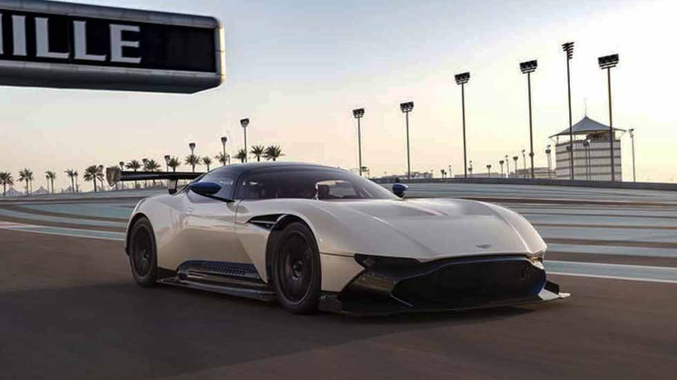 Prueba: Aston Martin Vulcan en el Circuito Yas Marina. Sin palabras...