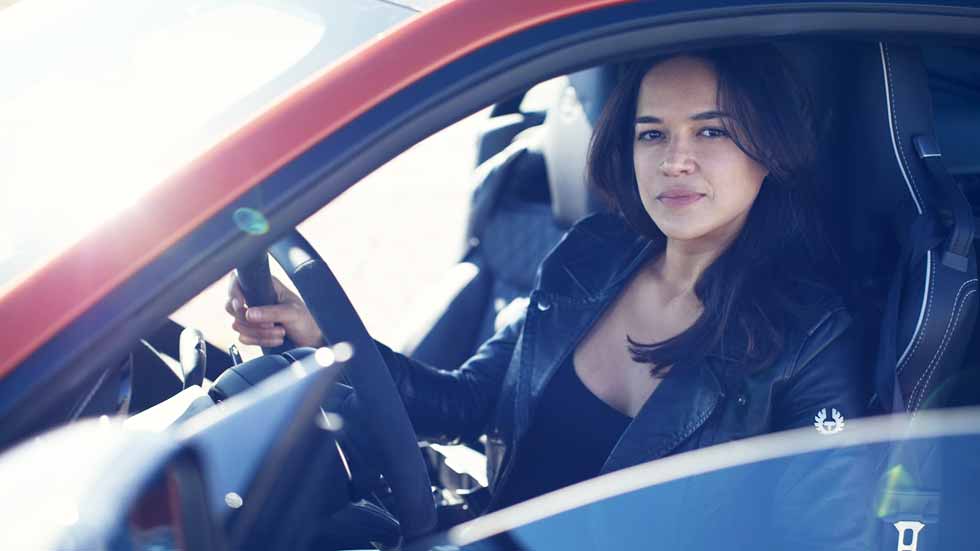 La actriz Michelle Rodríguez, a más de 320 km/h con el Jaguar F-Type (vídeo y fotos)