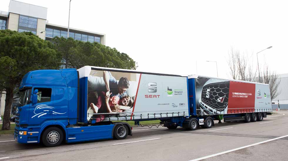 Seat y el Grupo Sesé realizan pruebas de carretera con un megatrailer (vídeo)