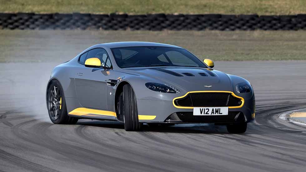 Aston Martin V12 Vantage S 2017, con nuevo cambio manual