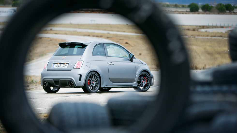Abarth 695 Biposto, probamos el pequeño deportivo más extremo