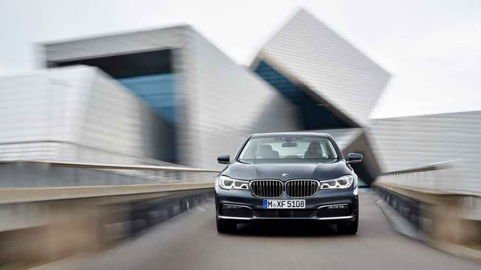 BMW para las ventas de su Serie 7 por llamada a revisión