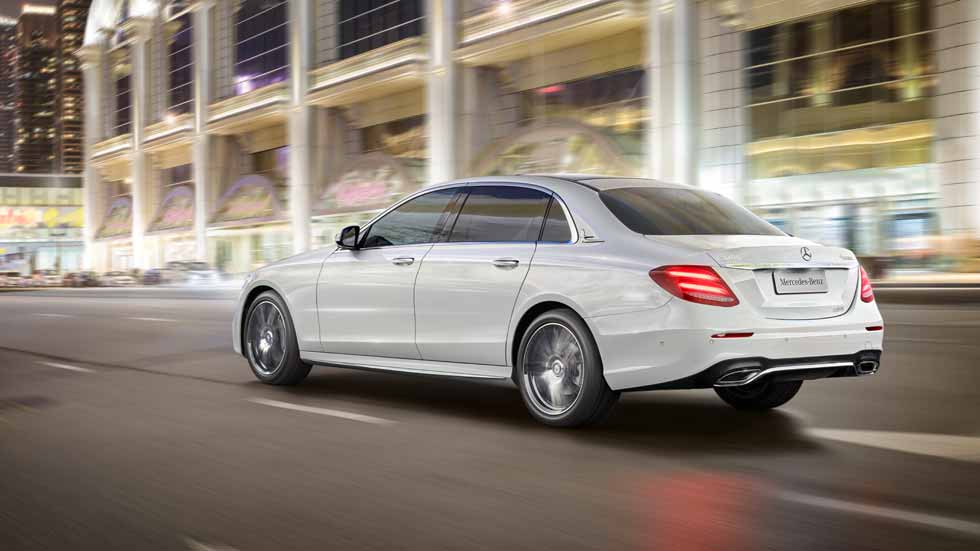 Mercedes Clase E L, una limousina de lujo en el Salón de Pekín