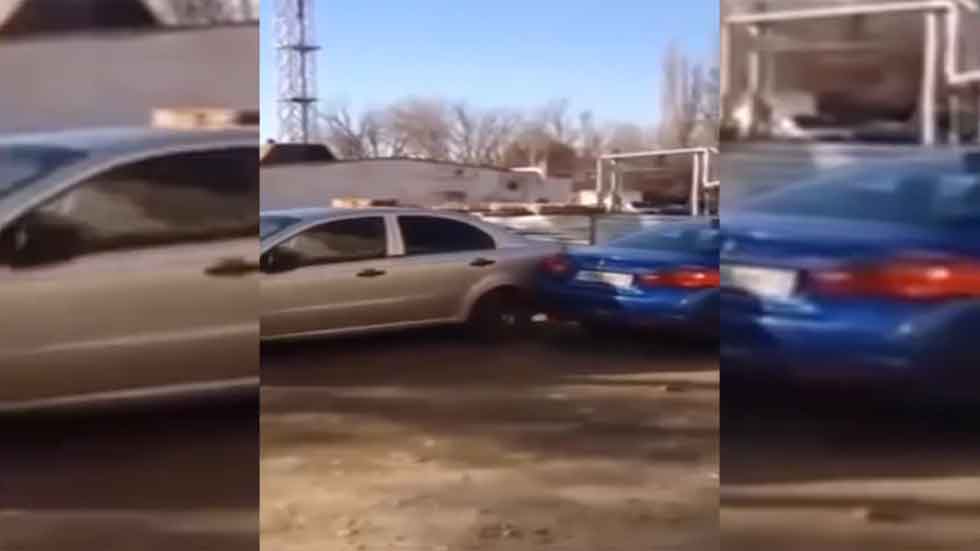 Choca contra 17 coches mientras conduce hablando por el móvil (vídeo)