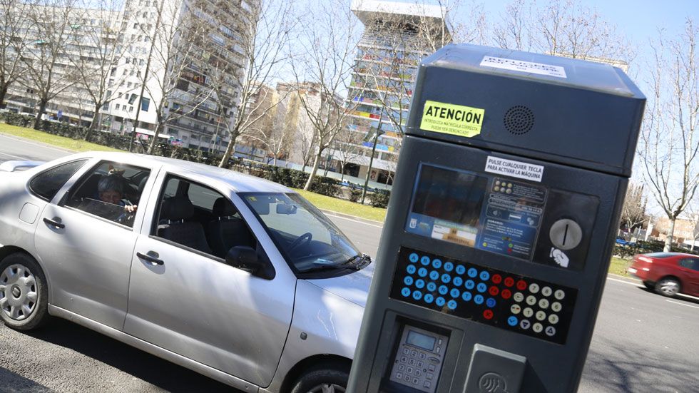 Los Ayuntamientos ponen cinco veces más multas que la DGT