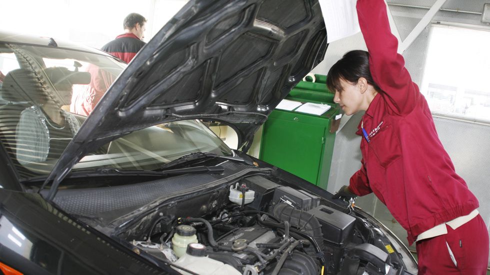 Las ITV controlarán la electrónica y las emisiones de los coches