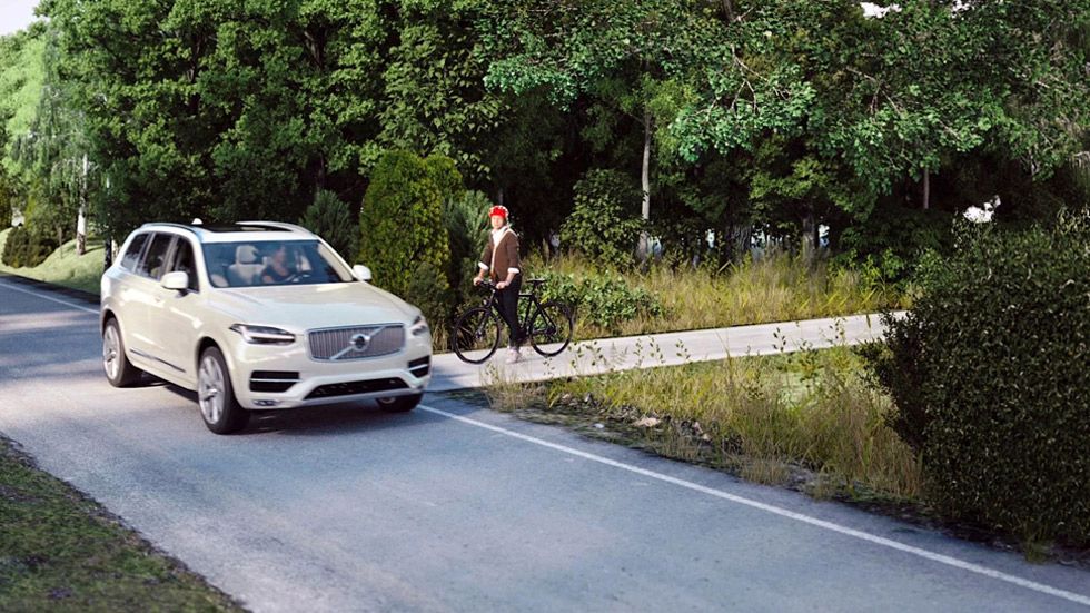 Un casco conectado con los coches puede salvar la vida de los ciclistas