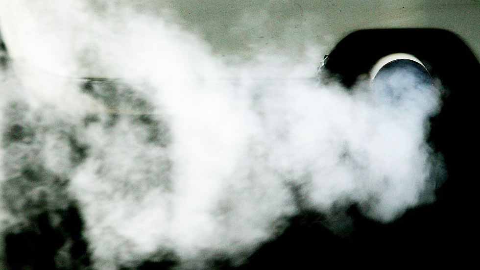 Dudas: humo blanco por el escape, ¿qué puede pasar?