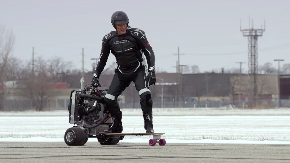 El motor EcoBoost de Ford propulsa… ¡un monopatín! (vídeo)