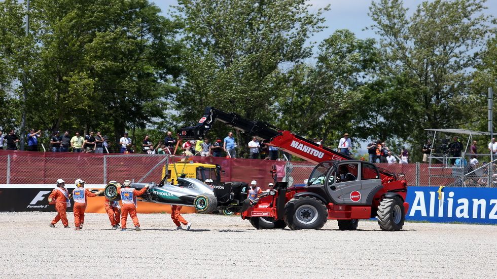 GP de España de F1: Accidente entre los dos Mercedes