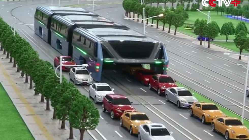 El autobús del futuro: circula por encima de los coches (vídeo)