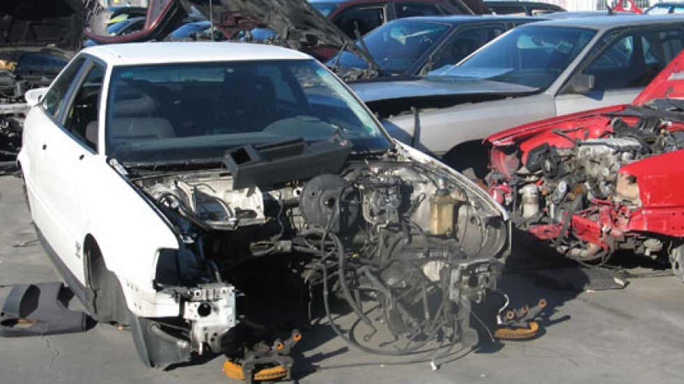 Desguazaban coches de alquiler y denunciaban luego su robo