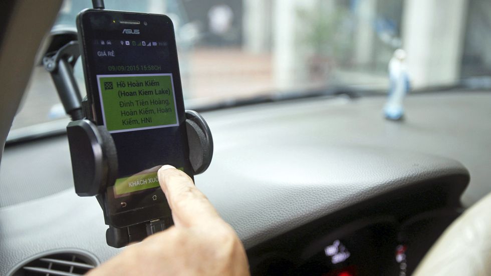 La Policía controlará tu móvil para saber si lo usas al volante
