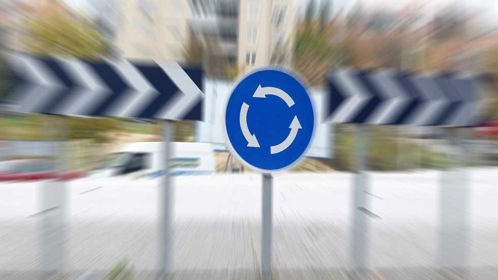 El exceso de velocidad suele provocar accidentes en las rotondas